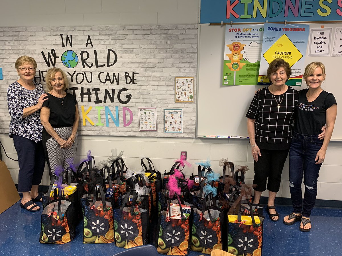 LaurelOakElem's tweet photo. Thank you to St. Katherine Greek Orthodox Church Ladies Philoptoches Society. They donated Thanksgiving food baskets to select LOE families. https://t.co/6CeDXoLfud