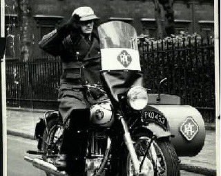 RoyalAutomobile's tweet photo. 60 years ago this week, the Club brought to an end the requirement for its patrolmen to salute members. The RAC patrol was introduced in 1901 but in 1961 it was decided that, on the increasingly busy roads it had become too dangerous a distraction. https://t.co/Kr9D4bLrzV