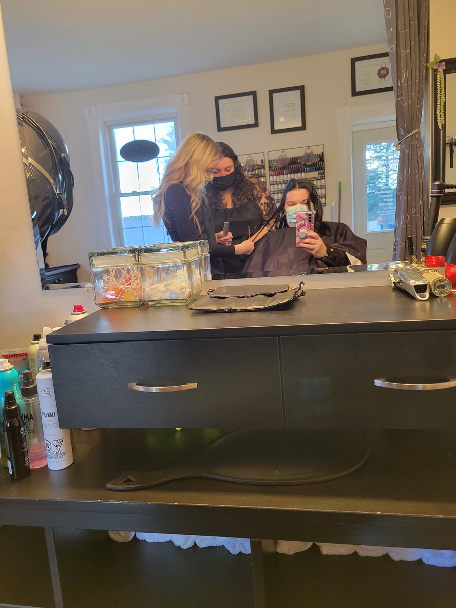 ESCEB_Mattawa's tweet photo. Mise en vedette d'une élève d'édu. coop.: Cheyenne fait un placement à 3 Ways Beautiful pour apprendre le métier de coiffeuse. Aujourd'hui elle a effectué sa première coupe de cheveux. Merci à Mme Ginette d'être sa cliente et à Courtney de la guider dans cette nouvelle aventure. https://t.co/cuBCOD9GvG