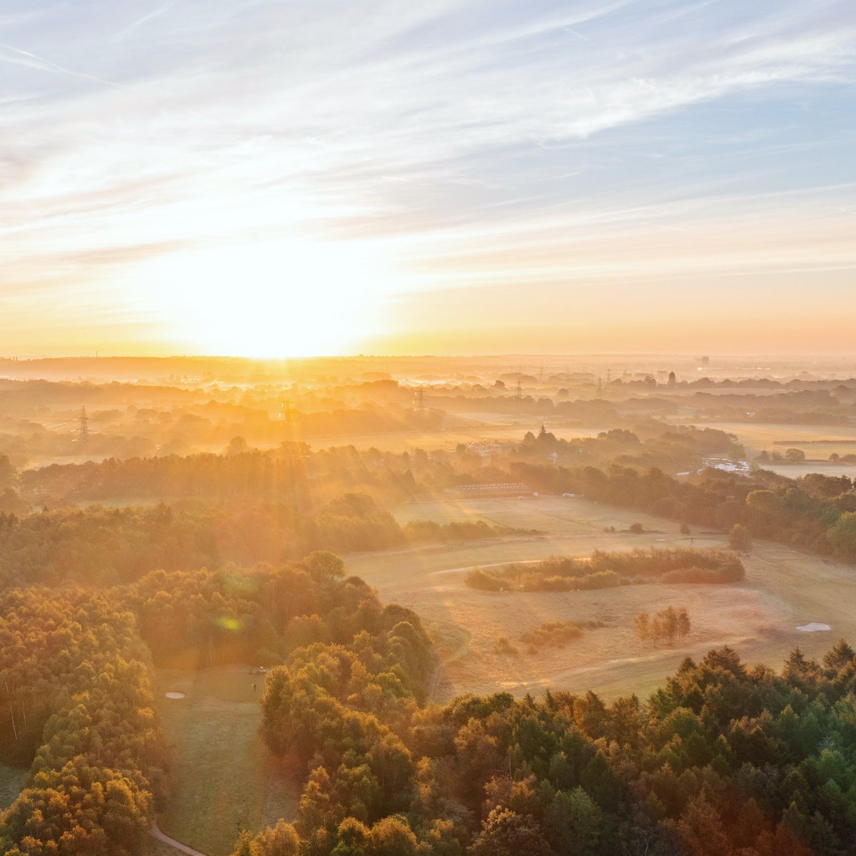 PaultonsGolf's tweet photo. Just one of a number of epic sunrises we’ve been treated to this November. 🌅 A fitting way to sign off the week ahead of a busy weekend at Paultons GC. ☑️

#golfcoursesunrise #newforestlife #hampshireuk #romsey #southamptonuk #beautifulgolfcourse #golfcourselife #golfcoursephoto https://t.co/xkzXzUBKIU