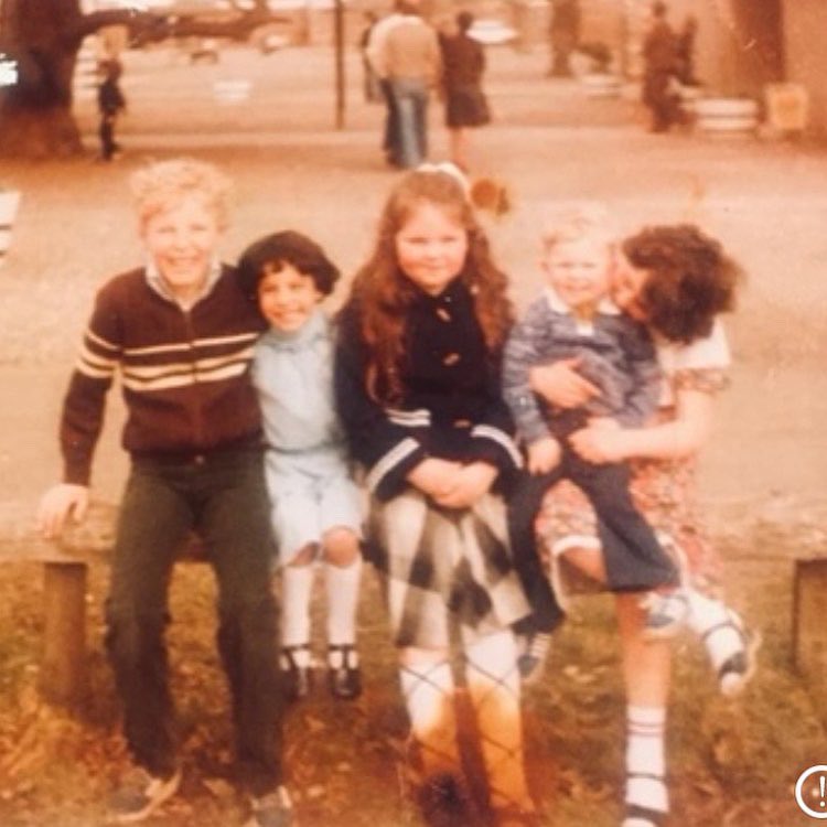 samina_monaghan's tweet photo. Happy 50th Birthday 🎉 
Just want you to know you mean the absolute world to me &amp; our family💕
Only a heart as dear as yours gives unselfishly❤️
The many things you’ve done &amp; still do to this day doesn’t go unnoticed. So Happy Birthday🎊Lainey love you loads Big Cuz🎉🥂🍾💕🎈🎁💫 https://t.co/wE4fo1vbUd