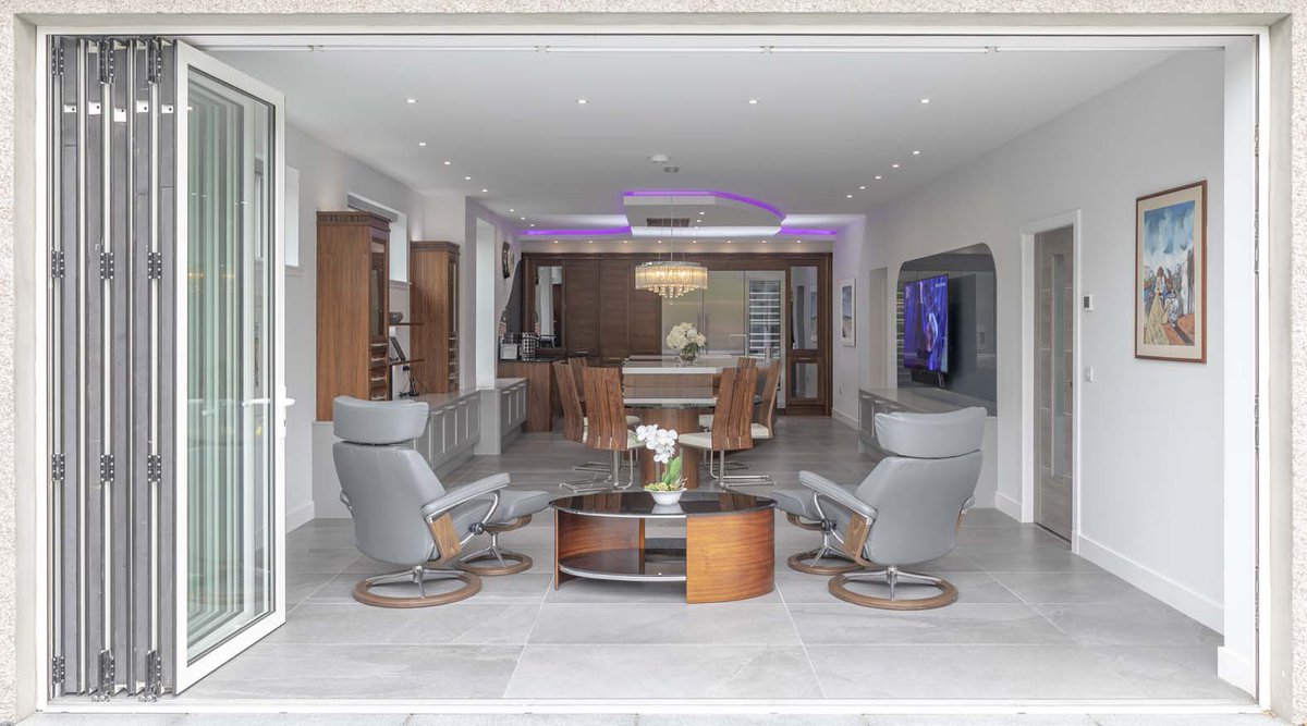 kitchensint's tweet photo. November's #kitchenofthemonth is a lovely warming, homely kitchen in wood. Featuring @stonehamkitchen  Kitchens American Walnut with hi-tech @siemenshomeuk  appliances it provides ample dining, extensive cooking area and is the perfect room for relaxing in. 
#KitchenDesign https://t.co/d3SFx17OeU