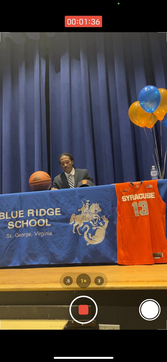 KweenT20's tweet photo. It’s officially official family!! He did it!! Thank you so much for the prayers, love, and support!! #NLI📜#BrownIsTheNewOrange🍊🍊🍊 #GodsPlan🙌🏽#VillageStrong💪🏽#B5ProudFamily @MaliqBrown1 https://t.co/wTxxSs6kwU