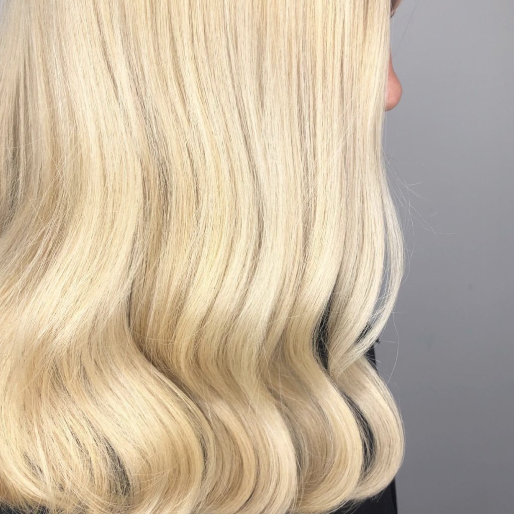 Blonde and Beautiful 💫
We are in awe of this statement blonde created in our Henley salon. A beautiful brightened colour to bring the look back to life, using <a href="/joicoeurope/">JOICOeurope</a> colour &amp; Blonde Life products to keep it vibrant and fresh.
📸 Suzie @ Marc Antoni Henley