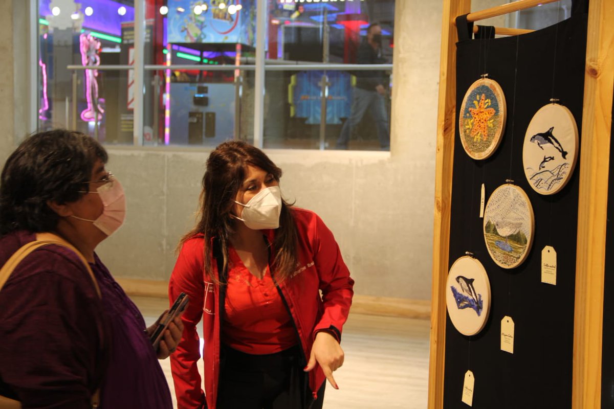 Trabajos en bordado conforman la expo “Puntadas submarinas”. Es el resultado de talleres efectuados en #PuertoNatales y #Puq. Seremi <a href="/kathe_ibacache/">katherine ibacache</a> encabezó jornada inaugural de esta muestra organizada por <a href="/fmaryciencia/">Fund. Mar y Ciencia</a> Estará disponible hasta el 30 de noviembre en <a href="/zonaustralzf/">Zonaustral</a>
