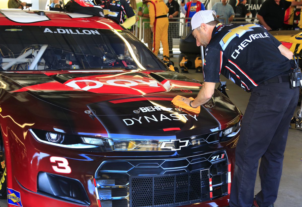 RCRracing's tweet photo. Dow #technologies such as those used in Behr Dynasty paints help with stain repellency, scuff resistance and improved drying time. This @BehrPaint product is available @HomeDepot #DowScienceFriday #science #innovation https://t.co/BoXYHLIZs1