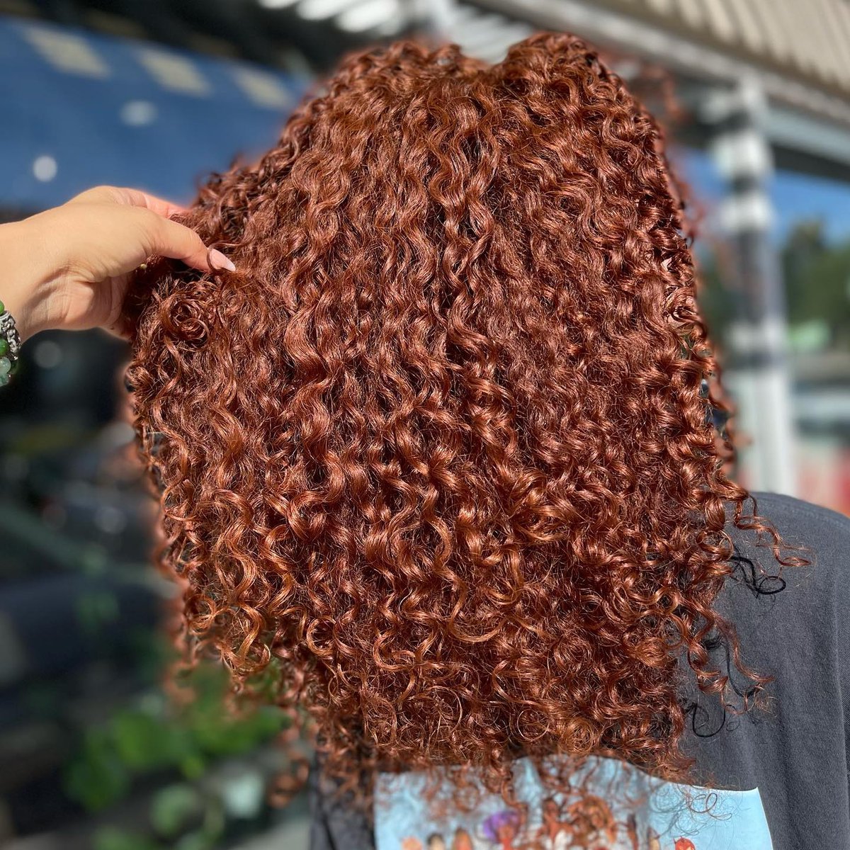BounceCurl's tweet image. These ginger curls got the royal treatment today! 🔥 🧡

🤍Styled with BounceCurl 
-Leave-In 
-Light Cream Gel
-Hairspray 

Thank you for sharing with us we love your results 

#definedcurls #healthycurls #treatyocurls  #curly  #urbanbloomcurls #tempe #asu( #📷 @urbanbloomcurls )