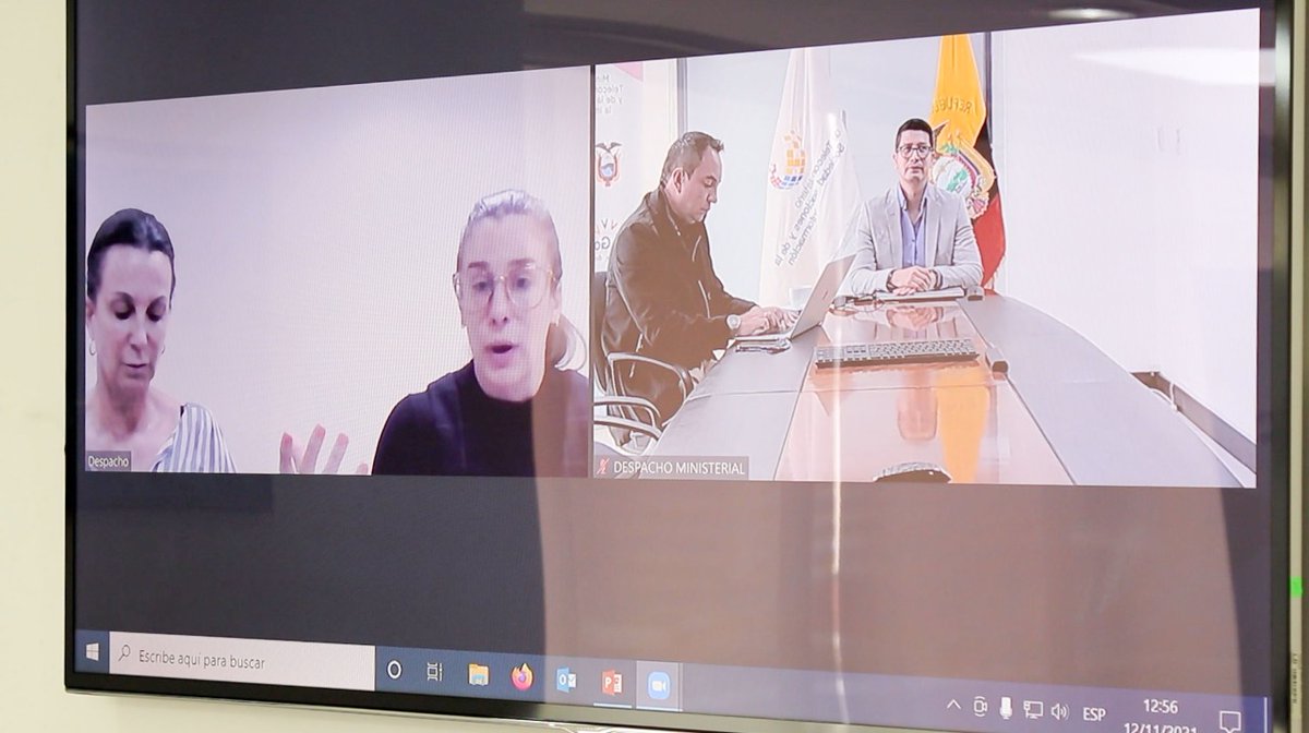 Telecom_Ec's tweet photo. Analizar capacitaciones sobre salud y protección de la mujer a través de la infraestructura de @Telecom_Ec, Infocentros y https://t.co/Al2XJDANuo fue el objetivo de la reunión del viceministro @fgchangc, con la Asociación Pro Bienestar de la Familia Ecuatoriana #APROFE.
@vmaino https://t.co/ETj30kTuDg