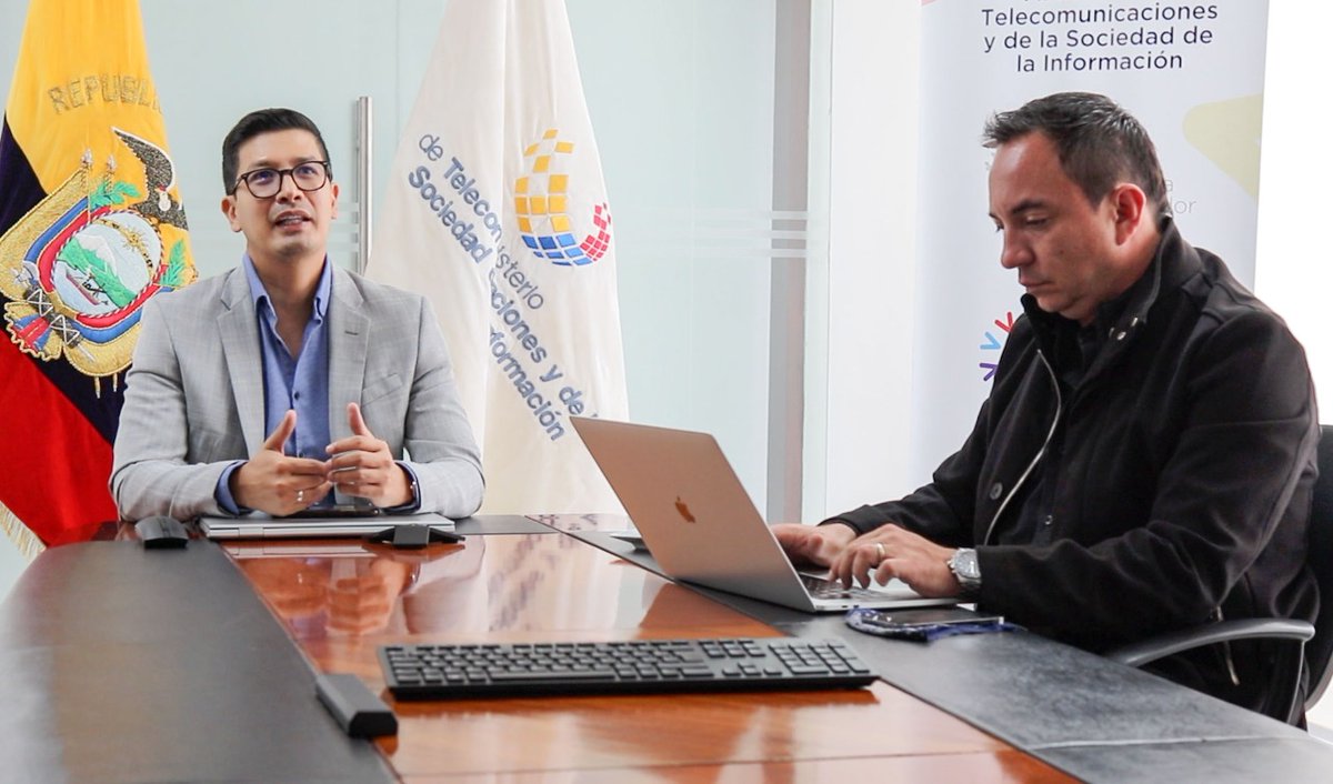 Telecom_Ec's tweet photo. Analizar capacitaciones sobre salud y protección de la mujer a través de la infraestructura de @Telecom_Ec, Infocentros y https://t.co/Al2XJDANuo fue el objetivo de la reunión del viceministro @fgchangc, con la Asociación Pro Bienestar de la Familia Ecuatoriana #APROFE.
@vmaino https://t.co/ETj30kTuDg