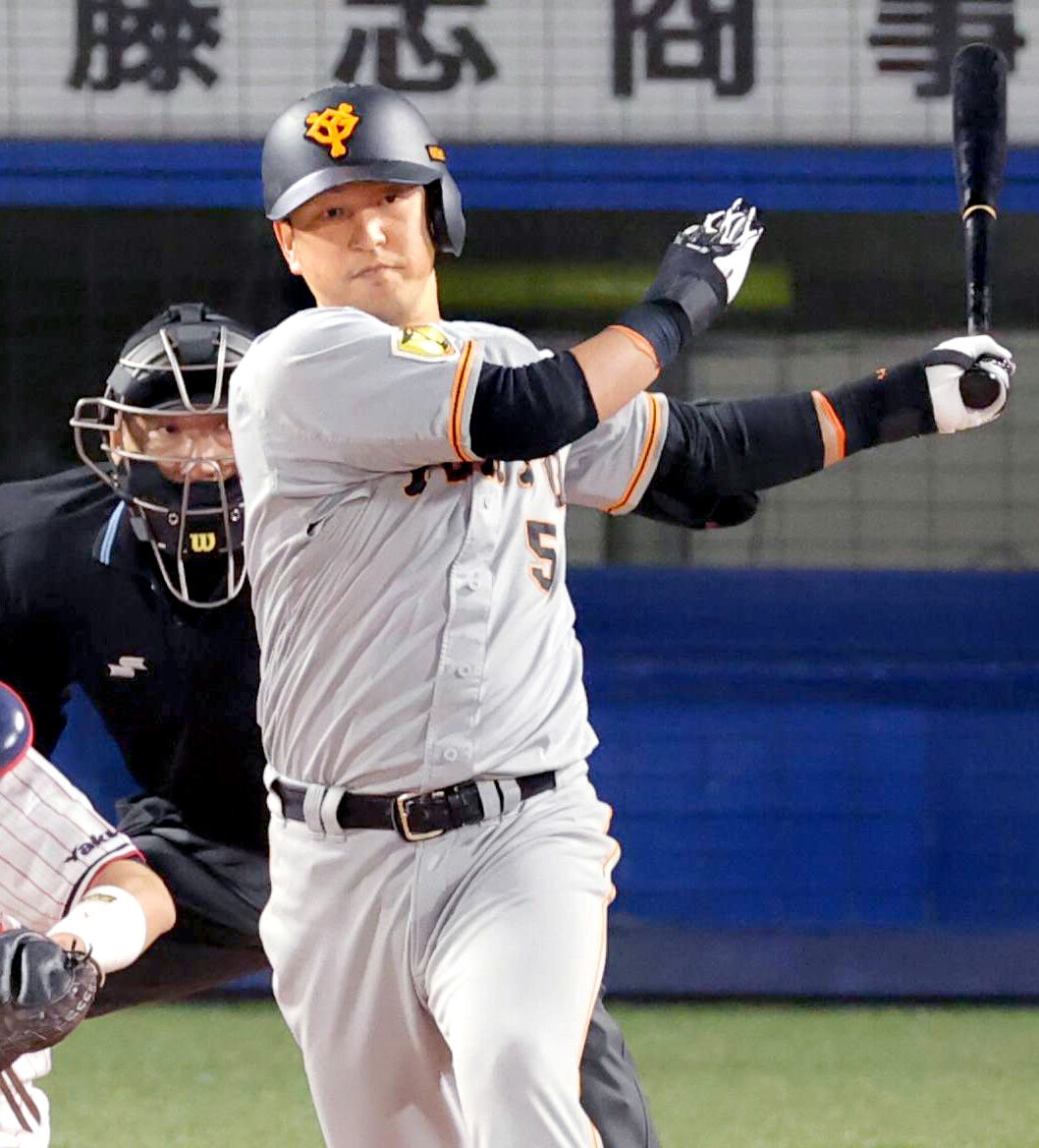 hochi_giants's tweet photo. #中島宏之 が現役続行、得点圏打率3割8分5厘の勝負強さ… #陽岱鋼 は残留 https://t.co/9L7GY92Sba #巨人 #ジャイアンツ #読売ジャイアンツ https://t.co/UfhObOH99C