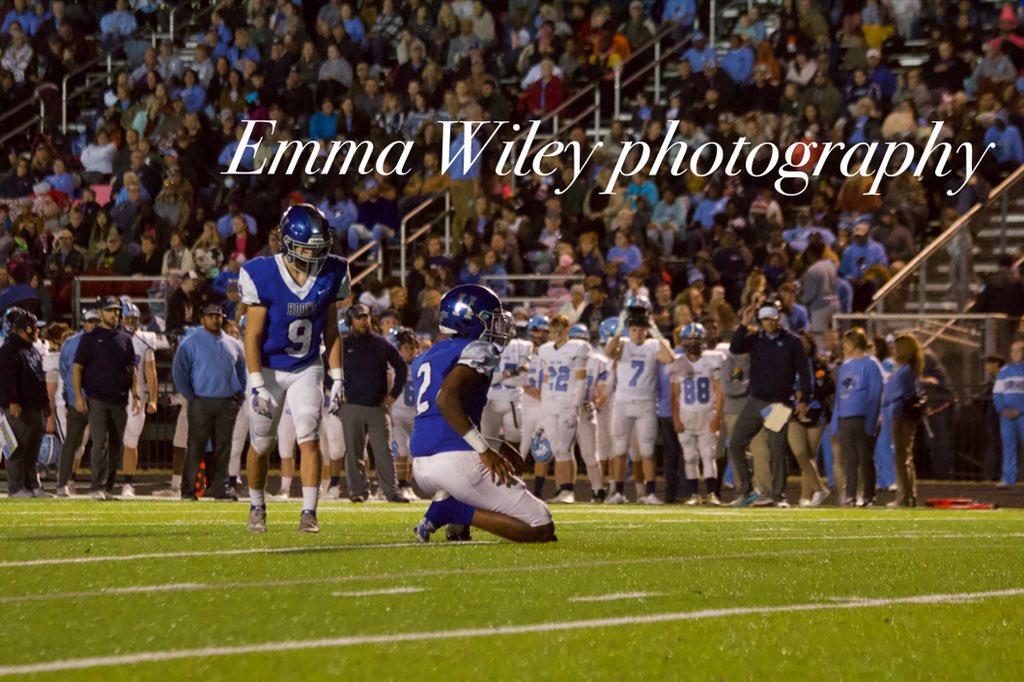 EmmaWiley's tweet photo. Some photos of last nights playoff game (West Rusk and Hook) 🏈🏈 https://t.co/aO2T5rWGge