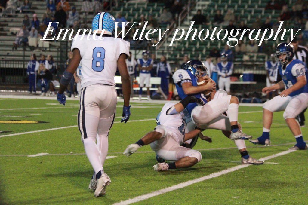 EmmaWiley's tweet photo. Some photos of last nights playoff game (West Rusk and Hook) 🏈🏈 https://t.co/aO2T5rWGge