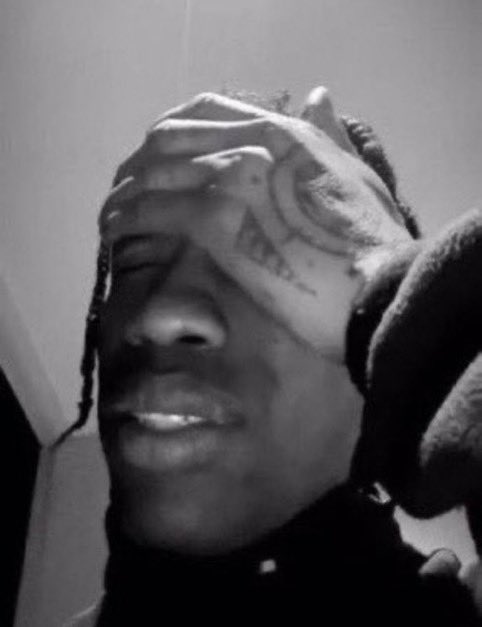alienshiitt's tweet photo. me explaining to Allah that i didn’t know subway tuna had pork innit https://t.co/jlkWR3IXUm