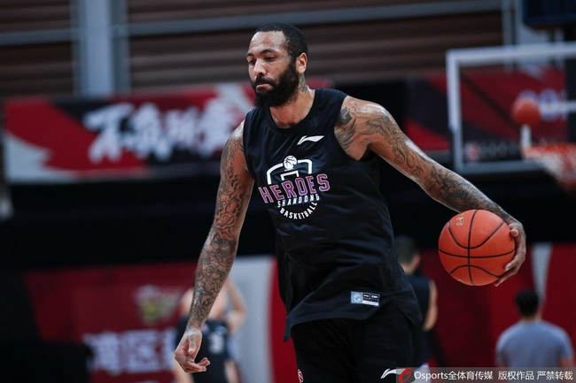 CBAenEspanol's tweet photo. Troy Gillenwater y #Shandong han llegado a un acuerdo para esta temporada. El ala-pívot norteamericano ya jugó el año pasado con los Heroes, promediando 19,9 puntos, 6 rebotes y 1,1 asistencias en Liga Regular
#CBA #China #CBAStars
@CGTNSports @CGTNSportsScene @TouchShandong https://t.co/Qd62aXZuzw