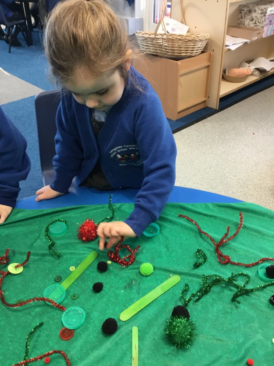longshawinfants's tweet photo. The children in Bees class used transient art to create poppies #remembranceday https://t.co/bOaBXHT1h8