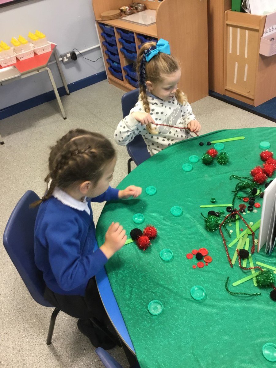 longshawinfants's tweet photo. The children in Bees class used transient art to create poppies #remembranceday https://t.co/bOaBXHT1h8