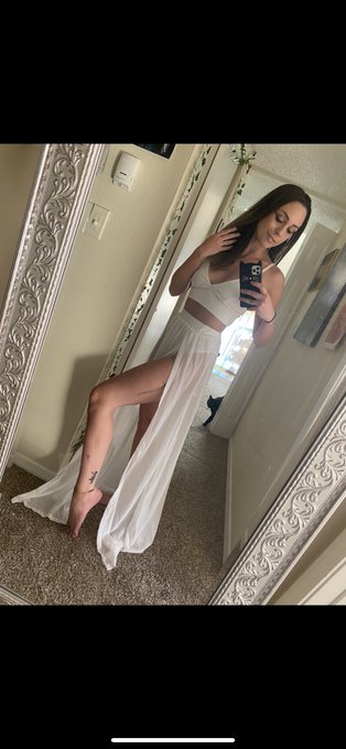 Recent pics here, I&rsquo;m available for bookings in LA and am local to Vegas now 💜 https://t.co/uRO9wPgO<a href="/tag/mvsales"class="tags"><span>#mvsales</span></a>