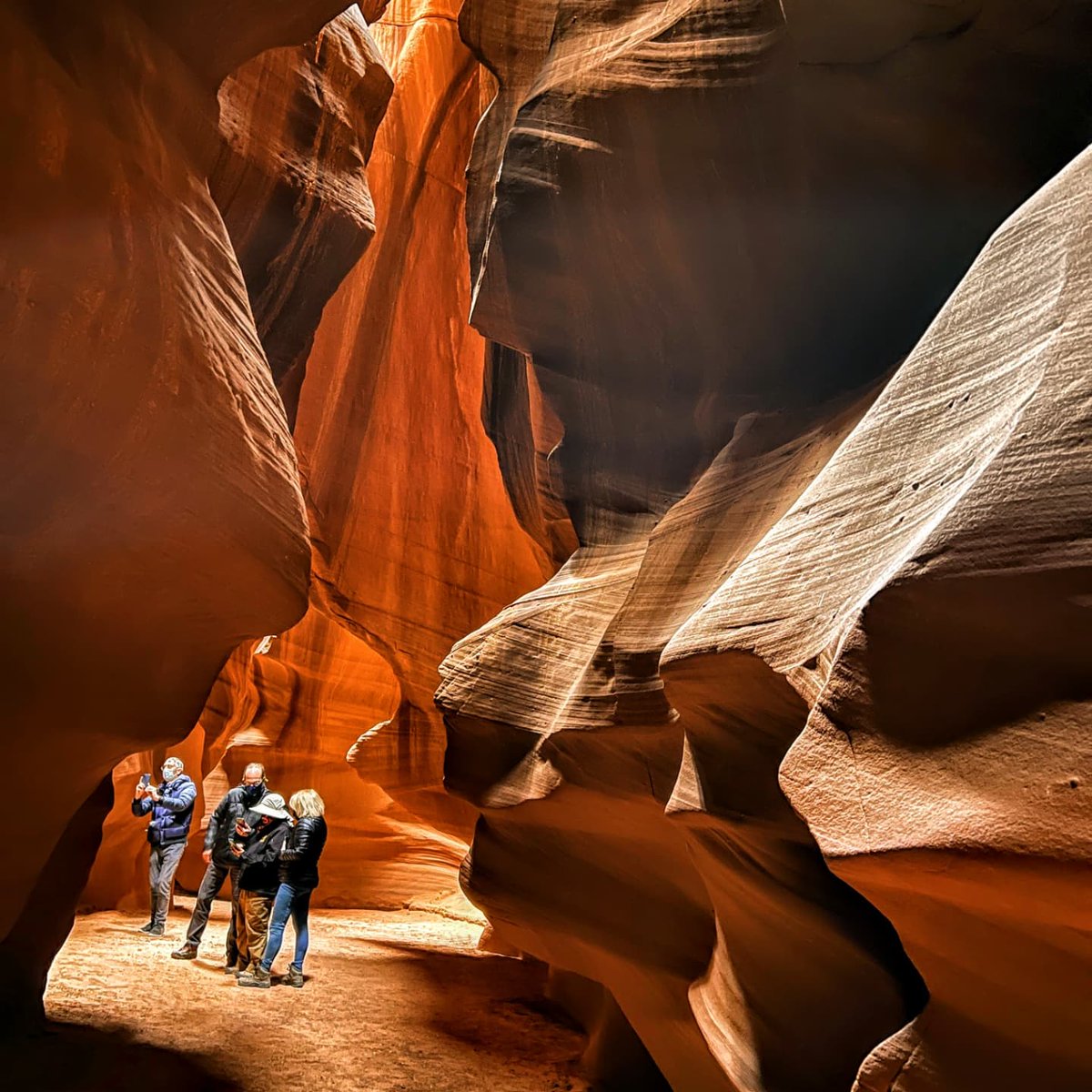 mblshutterbug's tweet photo. 📷 Pixel 6 Pro
📍 Antelope Canyon, AZ 
🖼️ 1 - With Magic Eraser
🖼️ 2 - Original image without Magic Eraser 

#MobileShutterbug #MobilePhotography #Photogram #PhotoOfTheDay #Travel #AntelopeCanyon #Arizona #AZ #Canyon #MagicEraser #TeamPixel #Androidography @madebygoogle https://t.co/g14LBfz8d1