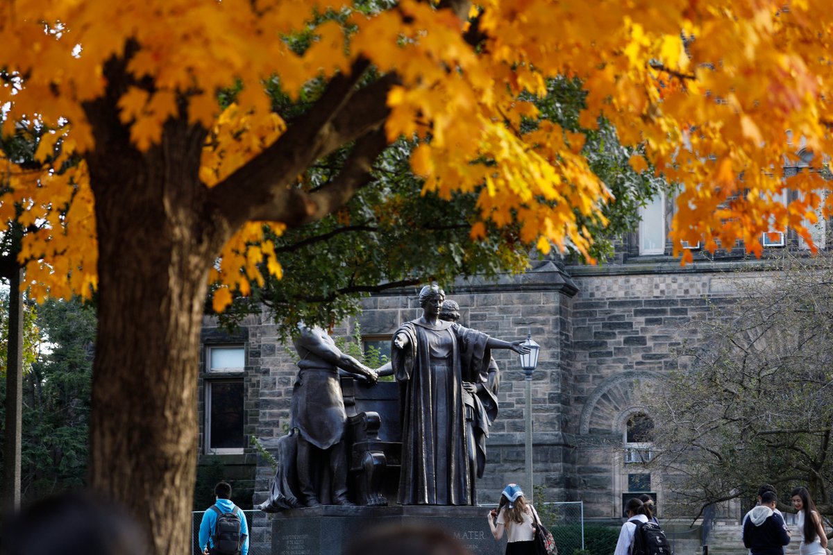 UofIllinois's tweet photo. The leaves turned orange just for you, Illini. https://t.co/7ewhrX9Hlb