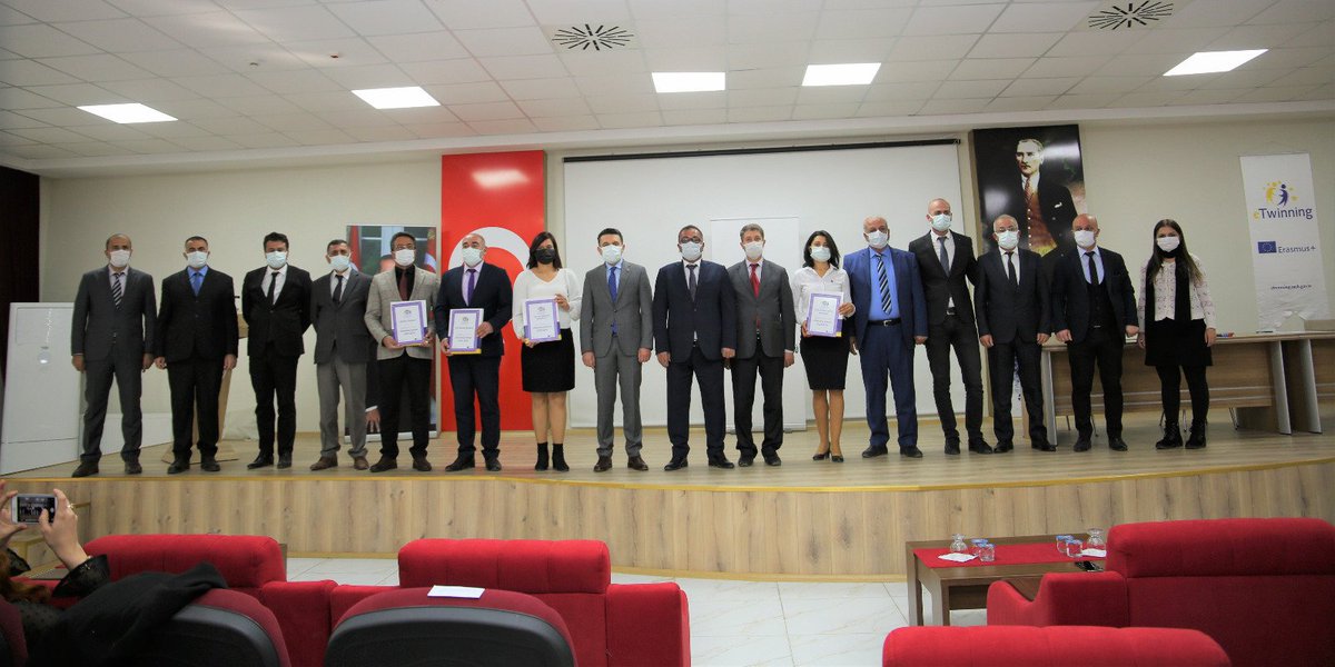 "e-twinning" faaliyetleri kapsamında öğretmenlerimiz Ulusal ve Avrupa kalite etiketleri yanında okulumuz e-twinning okulu levhası düzenlenen törenle alınmıştır. Emeği geçen tüm öğretmenlerimize teşekkür ederiz. <a href="/tcmeb/">Millî Eğitim Bakanlığı</a> <a href="/TunceliValiligi/">T.C.Tunceli Valiliği</a> <a href="/Tunceli_MEM/">Tunceli İl Millî Eğitim Müdürlüğü</a> <a href="/gurselekmekci/">Gürsel EKMEKCİ</a>  <a href="/tretwinning/">eTwinning Türkiye</a>