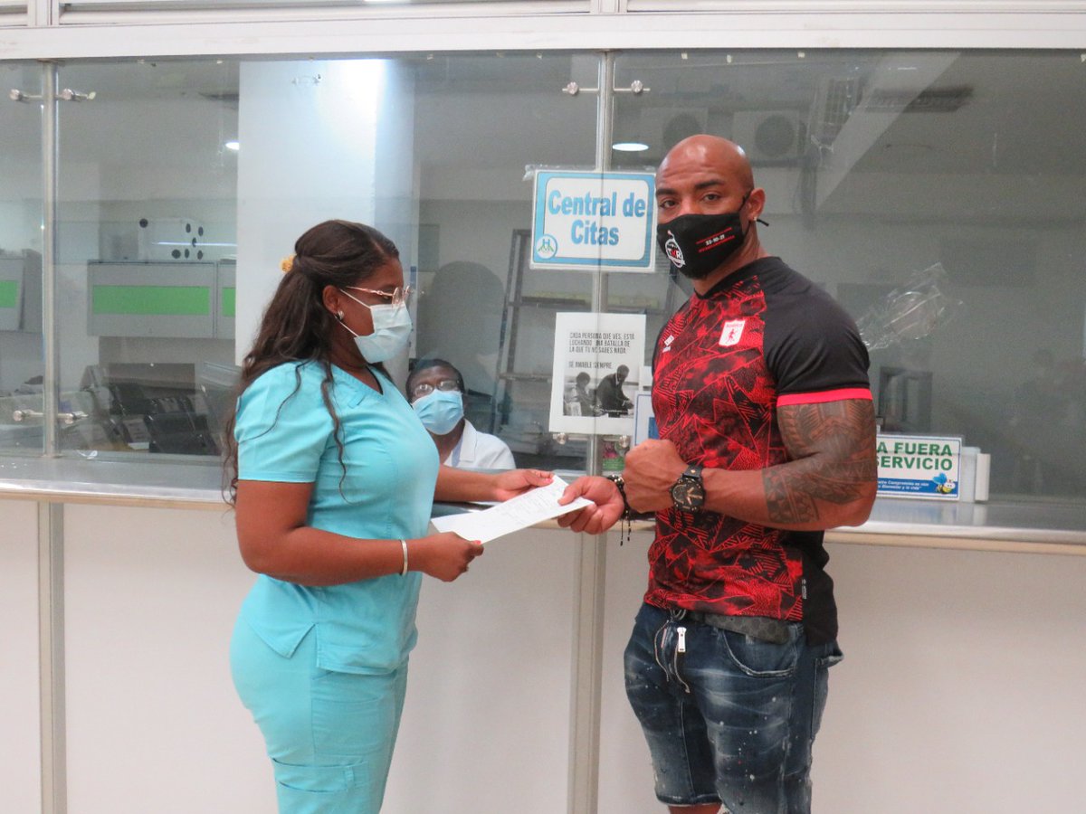 HospMarioCorrea's tweet photo. Gran orgullo para nuestro Hospital, poder atender a nuestro campeón mundial 🥊Oscar Rivas, criado en la #comuna18 de #calicolombia y que aunque profesionalmente se desempeña en Canadá hoy está visitando a su gente en la ladera caleña.💯
#hospitalmariocorrearengifo 🏥 https://t.co/rdjqjZ3HUs