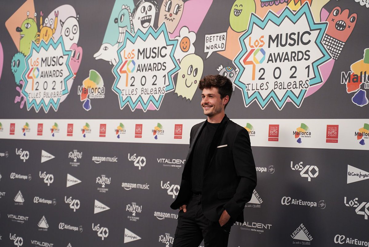 .El gran <a href="/mikinunez/">Miki Núñez</a> después de conciertazo en Madrid , llega a #LOS40MusicAwards #Los40MusicAwards2021 de <a href="/Los40/">LOS40</a> . Fotos : <a href="/lapropuesta_web/">LA CAJA D MÚSICA TV</a> #AndreaRuiz