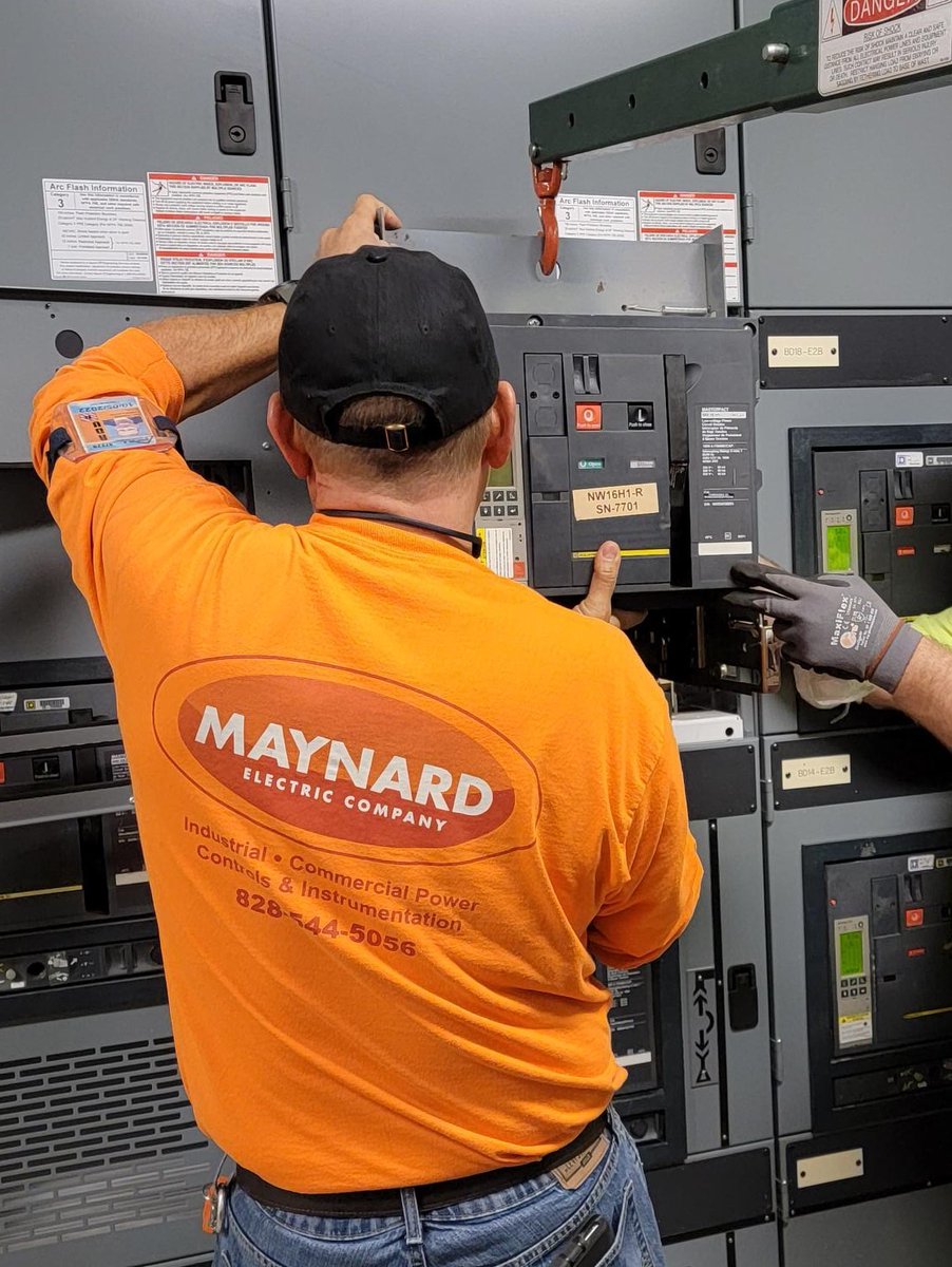 RDUAirport's tweet photo. Great news! Contractors have replaced the 1600 amp circuit breaker to fully restore power to all systems in Terminal 2. Flyers should still anticipate longer wait times, so be sure to check with your airline for flight status and arrive at the airport early. https://t.co/WHSIm6t0hz