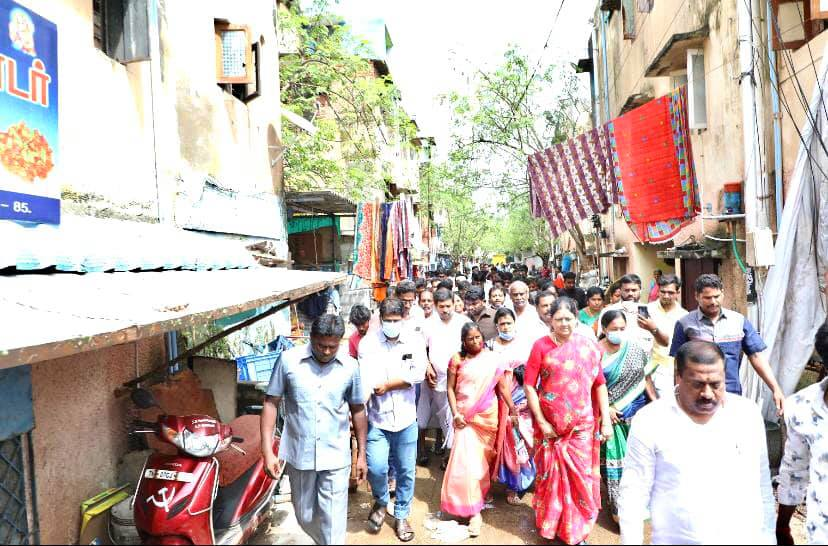 SvsMaharani's tweet photo. சென்னையில் மழையினால் பாதிக்கப்பட்ட #தேனாம்பேட்டை, #கோட்டூர்புரம், #சைதாப்பேட்டை, #ஒட்டேரி, கே.கே.நகர் ,#வடபழனி உள்ளிட்ட பகுதிகளில் மக்களை சந்தித்து குறைகளை கேட்டறிந்த  #அதிமுக பொதுச்செயலாளர் #புரட்சித்தாய் வி.கே.#சசிகலா அம்மா, நலத்திட்ட உதவிகளையும் இன்று வழங்கினார் .🙏(1/3) https://t.co/iFqoOYEQGW