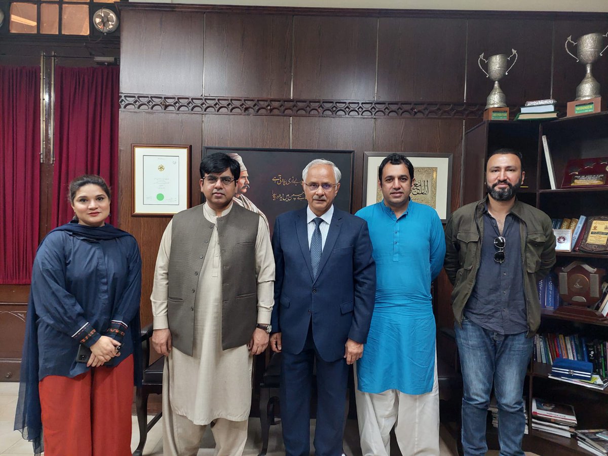 gcusummit's tweet photo. ~ Good News ~

@city42 has joined as #mediapartners for First All Pakistan Summit of Students’ Societies. Senior management of channel met Vice Chancellor Prof. Asghar Zaidi @gcuniversitylhr and finalized coverage plans for @gcusummit. #GCUSummit21 #GCUStriveforExcellence @zaidia https://t.co/KNlICql0ra