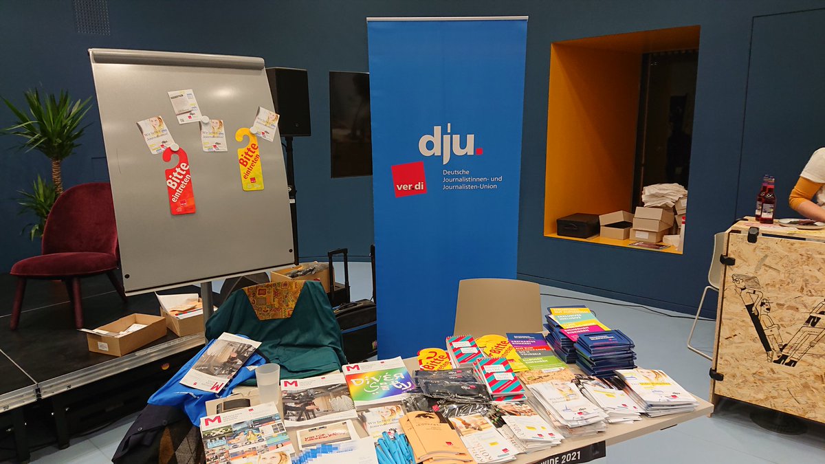 JStephanowitz's tweet photo. Heute mit der @djuverdi auf der #youmecon der @jugendpresse https://t.co/9jS6OOGGZc