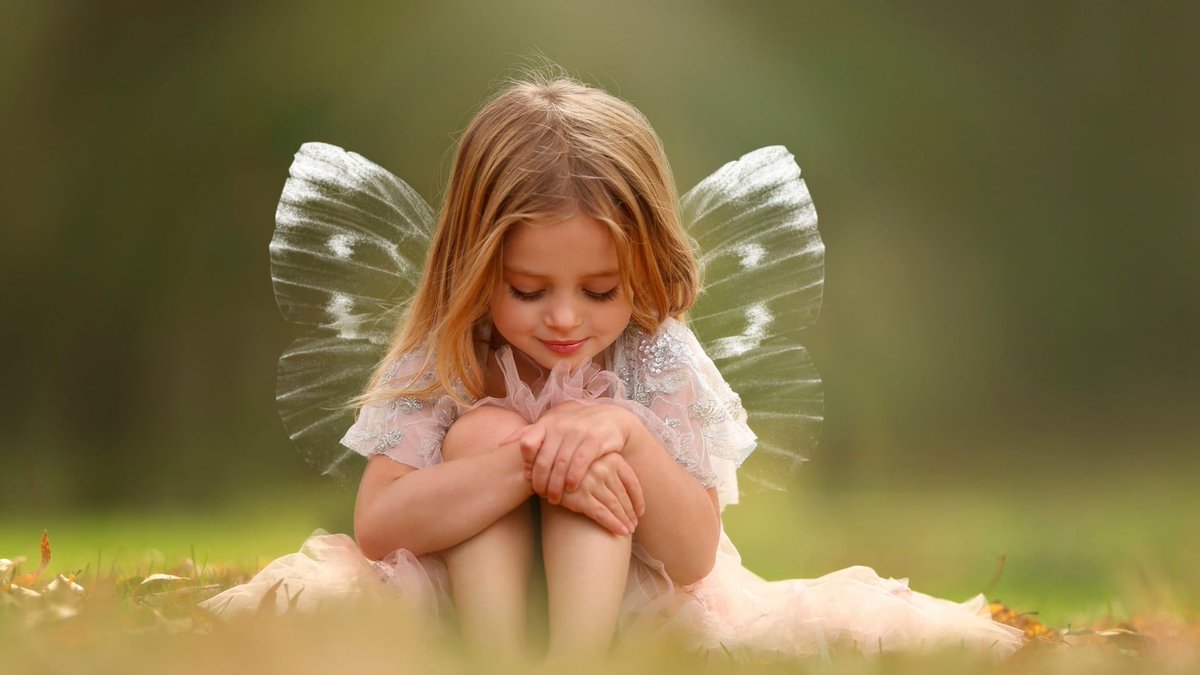 Девочка и свет. Mandy jurgens арт. Красивые девушки осенью заставки на рабочий стол. Есть на свете девочки которые. Жила была девочка огонь.