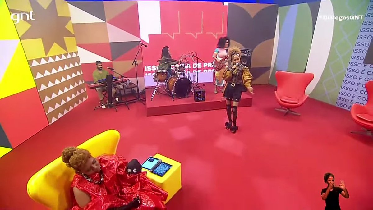 infosconka's tweet photo. DEU UMA DE LOUCA! Com seu comeback cada vez mais próximo na emissora carioca, Karol Conká esteve nesta quinta-feira (11/11) no programa #DialogosGNT.
Em um papo com diversas mulheres, comandado por Gaby Amarantos. Karol falou sobre sexualidade, representatividade de mulheres https://t.co/d9vS9AgtwB