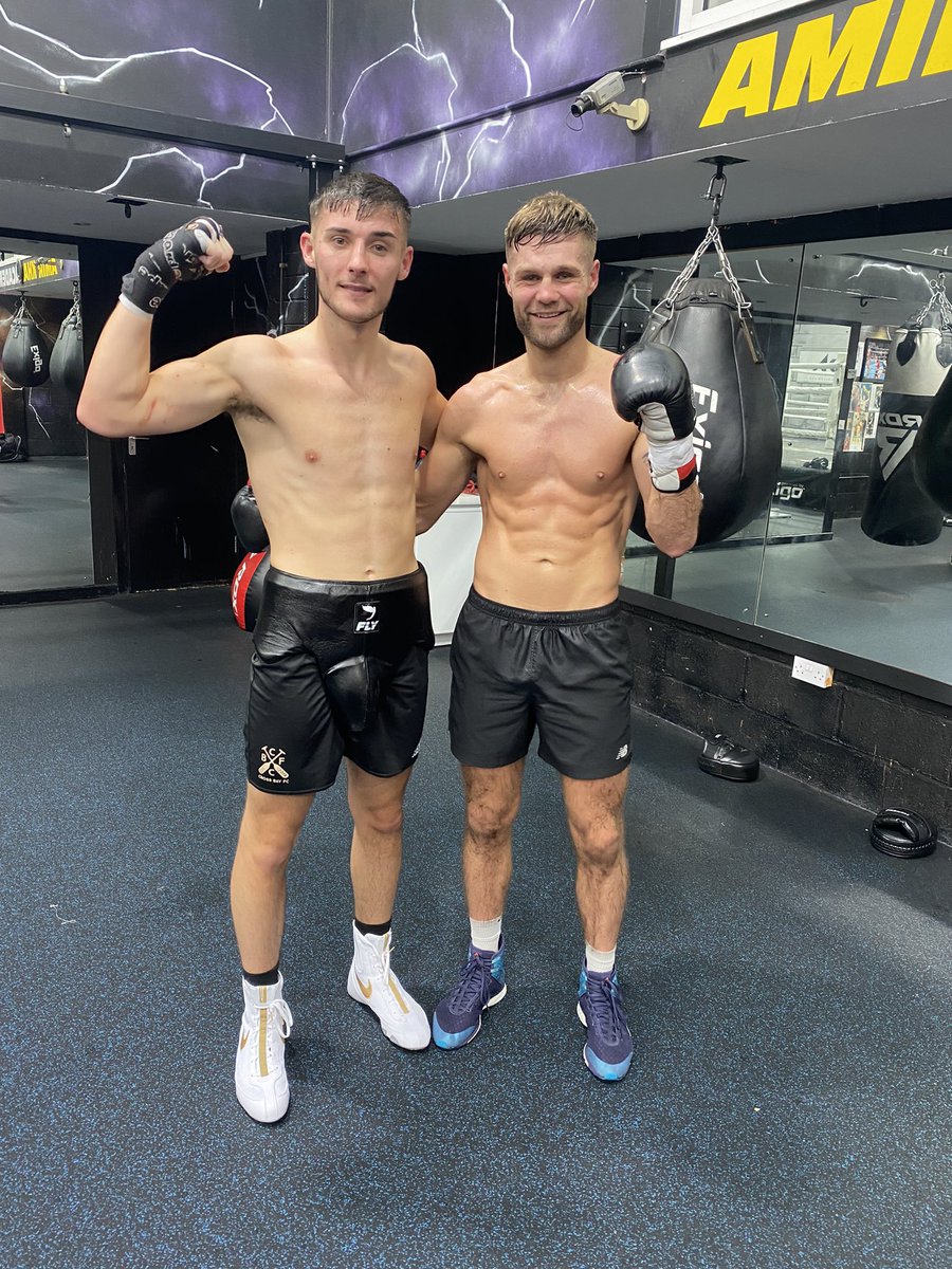 TeamKirkBoxing's tweet photo. Big thanks again to @GallaghersGym for having us today π Thanks @jmoorcroftboxin for the rounds π₯ Great gym π @ant_crolla cheers pal appreciated, catch up soon #boxing @TashaJonas #TKB #TheCaptain #TeamKirkBoxing #2-0 @OfficialAvpi @paulryanfitness @BrynWoodlands https://t.co/Bjw2buyXq1