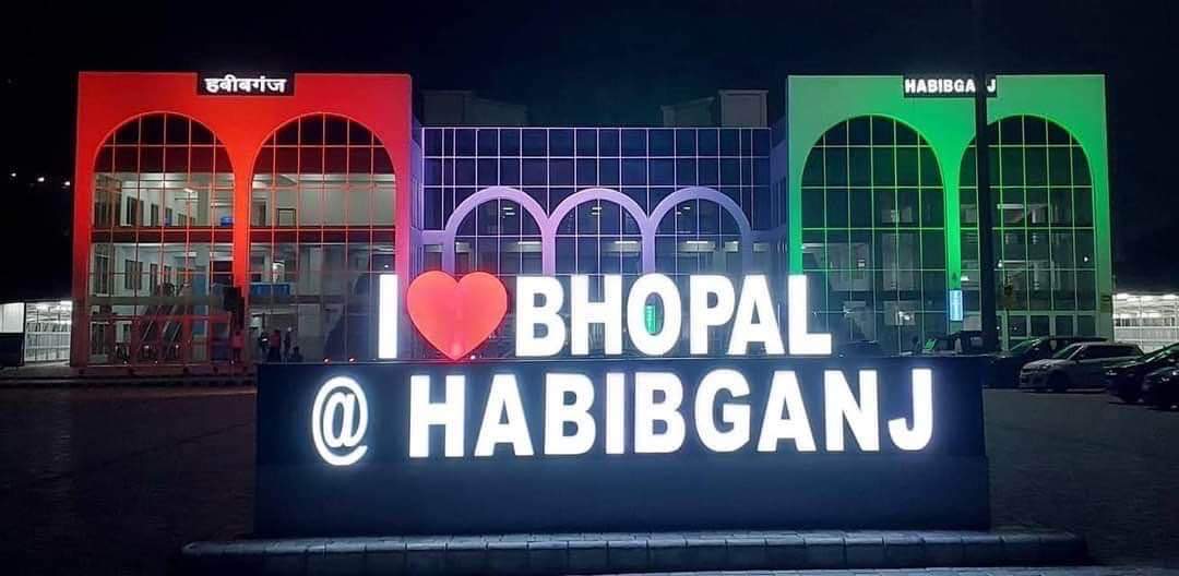OverseasTejas's tweet photo. Days before Prime Minister Narendra Modi is to inaugurate the world-class Habibganj railway station, Madhya Pradesh BJP leaders are demanding to rename Habibganj railway station.
#Habibgunj #HabibganjRailwayStation  #Bhopal #tejasoverseaseducation https://t.co/F5eX8KCT63