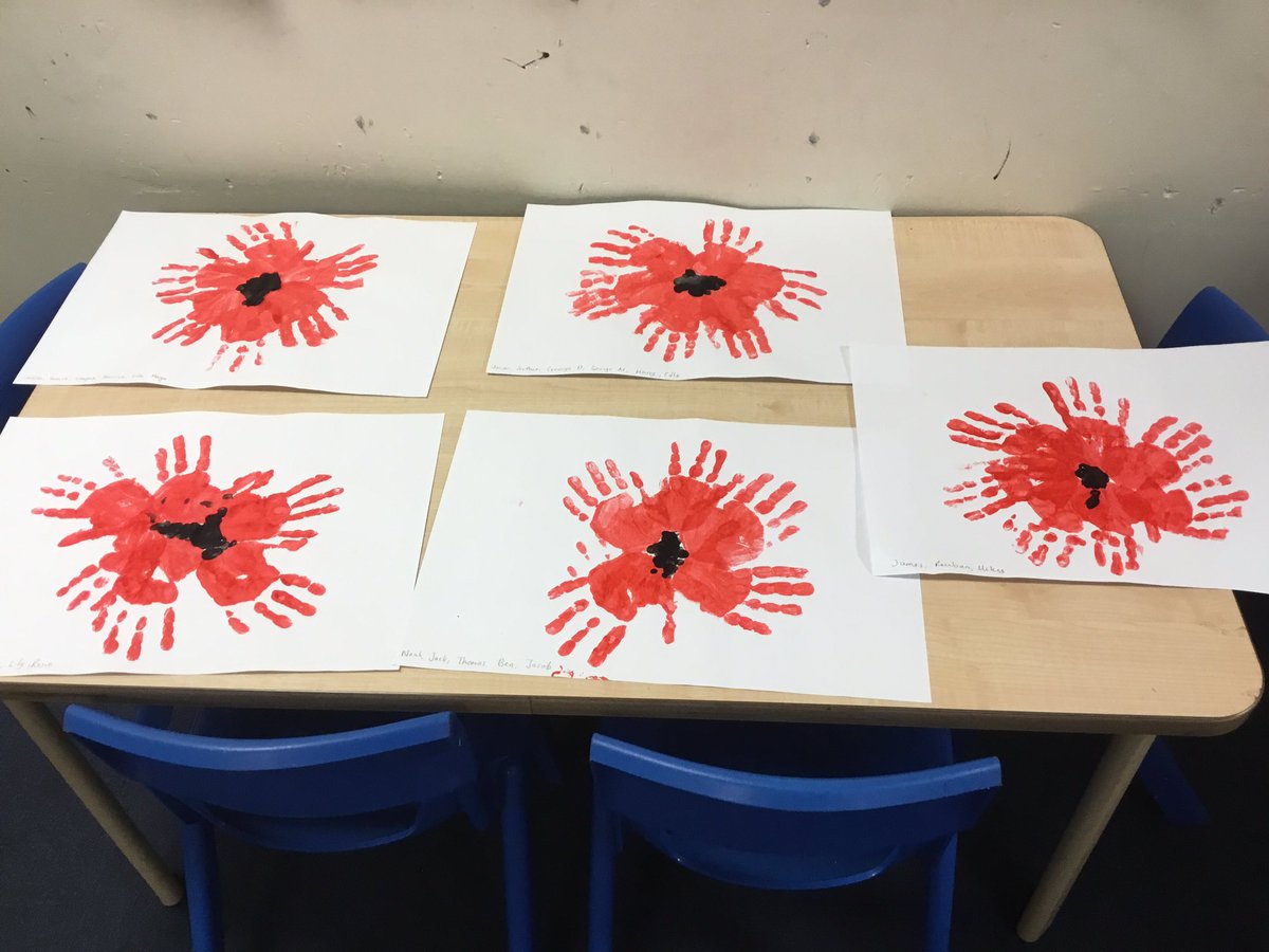 HodkinsonRBL's tweet photo. In EYFS this week, we have remembered the soldiers who fought for our country. We have made biscuits, poppies and wreaths! The children also enjoyed taking part in our two minute silence, listening the The Last Post whilst reflecting. https://t.co/XFrOOLNqxq