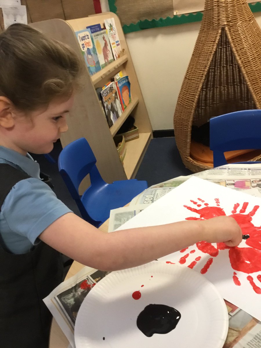 In EYFS this week, we have remembered the soldiers who fought for our country. We have made biscuits, poppies and wreaths! The children also enjoyed taking part in our two minute silence, listening the The Last Post whilst reflecting.