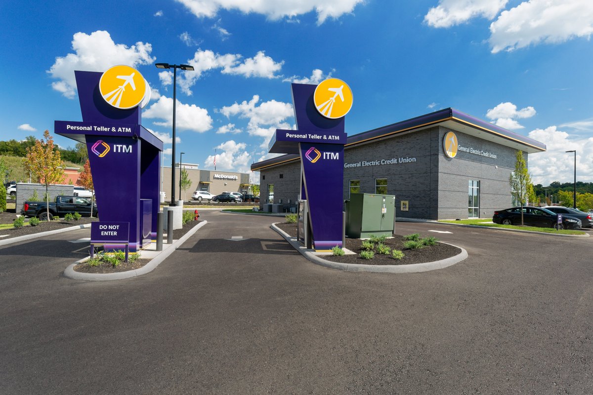 MSPdesign's tweet photo. GE Credit Union is modern banking at its best! Members enjoy an enhanced banking experience with great amenities. MSP is proud to assist with the implementation of the new GECU brand/prototype at multiple locations in the region. Read more here: https://t.co/XXsoTKKUtT https://t.co/dzPjEi47Bj