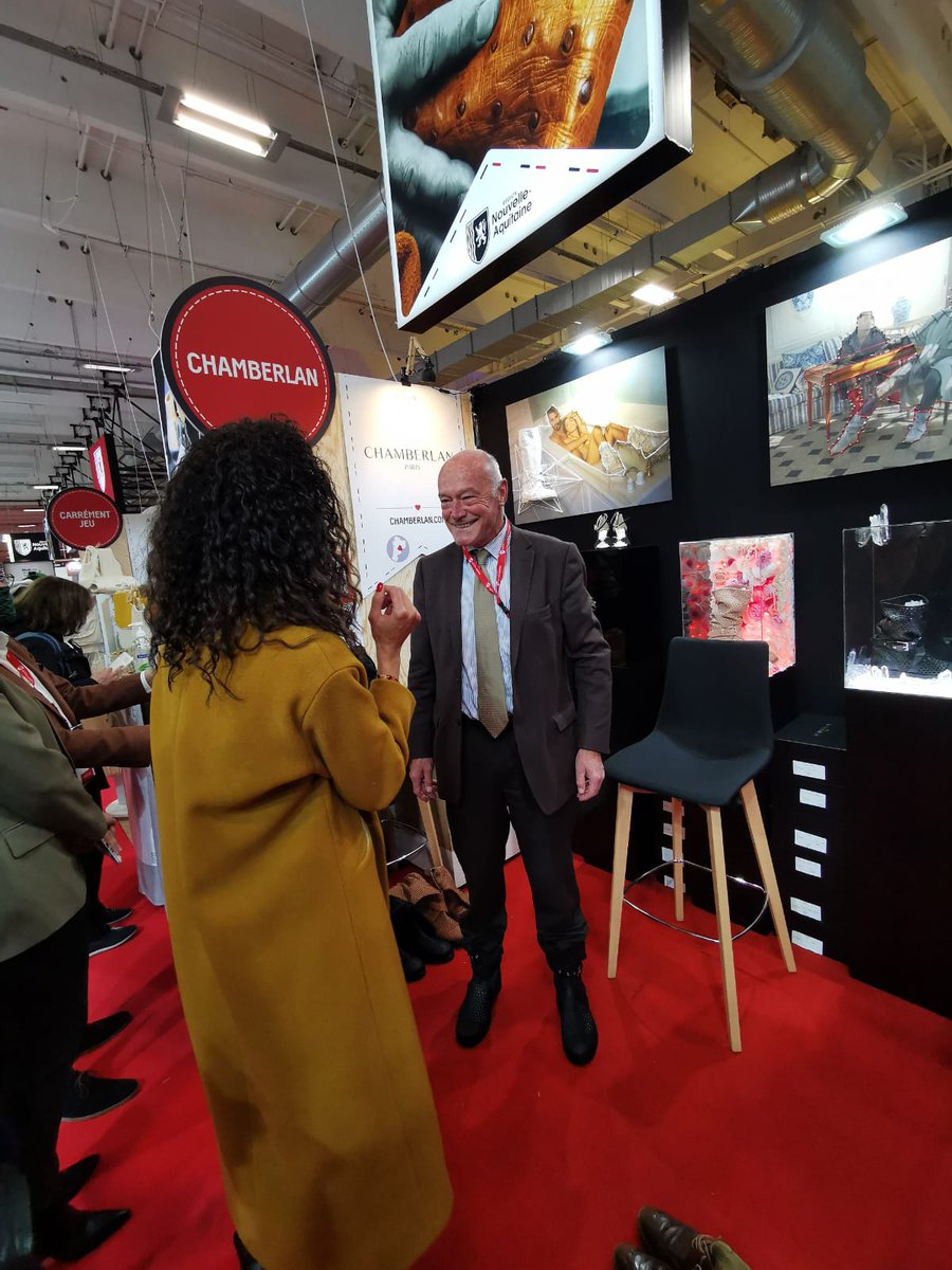al_rousset's tweet photo. Au salon du Made In France à Paris | Heureux avec @EngsterSophie de @ChamberlanParis qui lance une collection avec @NoemieLenoirOff #MadeInFrance #MadeInNouvelleAquitaine @MIF_Expo #MIFExpo https://t.co/zjuvsHmTOG