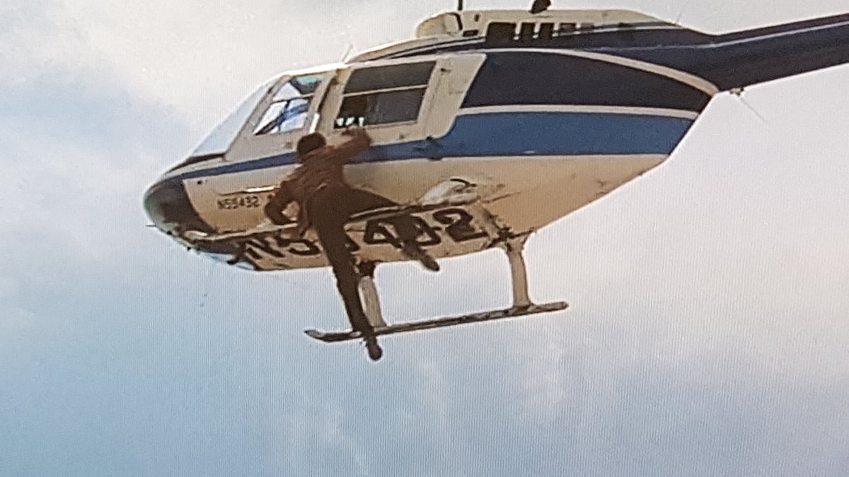 TheSpyFamily's tweet photo. Why do my favorite characters ALL seem to think this is how you're supposed to ride on a helicopter?
#LeeStetson #ScarecrowAndMrsKing
#JonathanHart
#HartToHart
#HarmonRabb
#JAG
@Robertwagner02 https://t.co/vpFWwkuZ5i