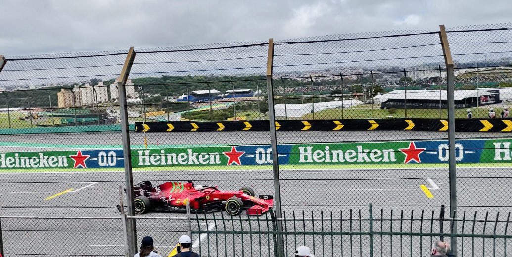 _bccosta_'s tweet photo. Olha só o Tcharli, que lindoooo meu deus, ele é perfeito 😂 #GPDeSaoPaulo #leclec #BrazilGP #F1 https://t.co/Bcya5B0cGs