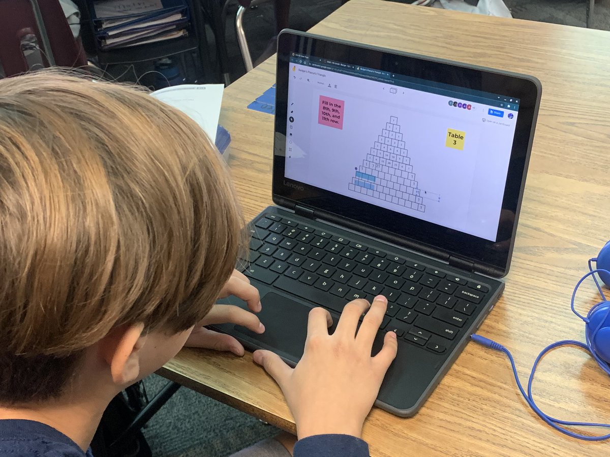 denise_holmes4's tweet photo. Sierra Verde 4th graders examining the patterns of Pascal’s Triangle. @SVViperPride @DVUSD https://t.co/PowQD2mTrV