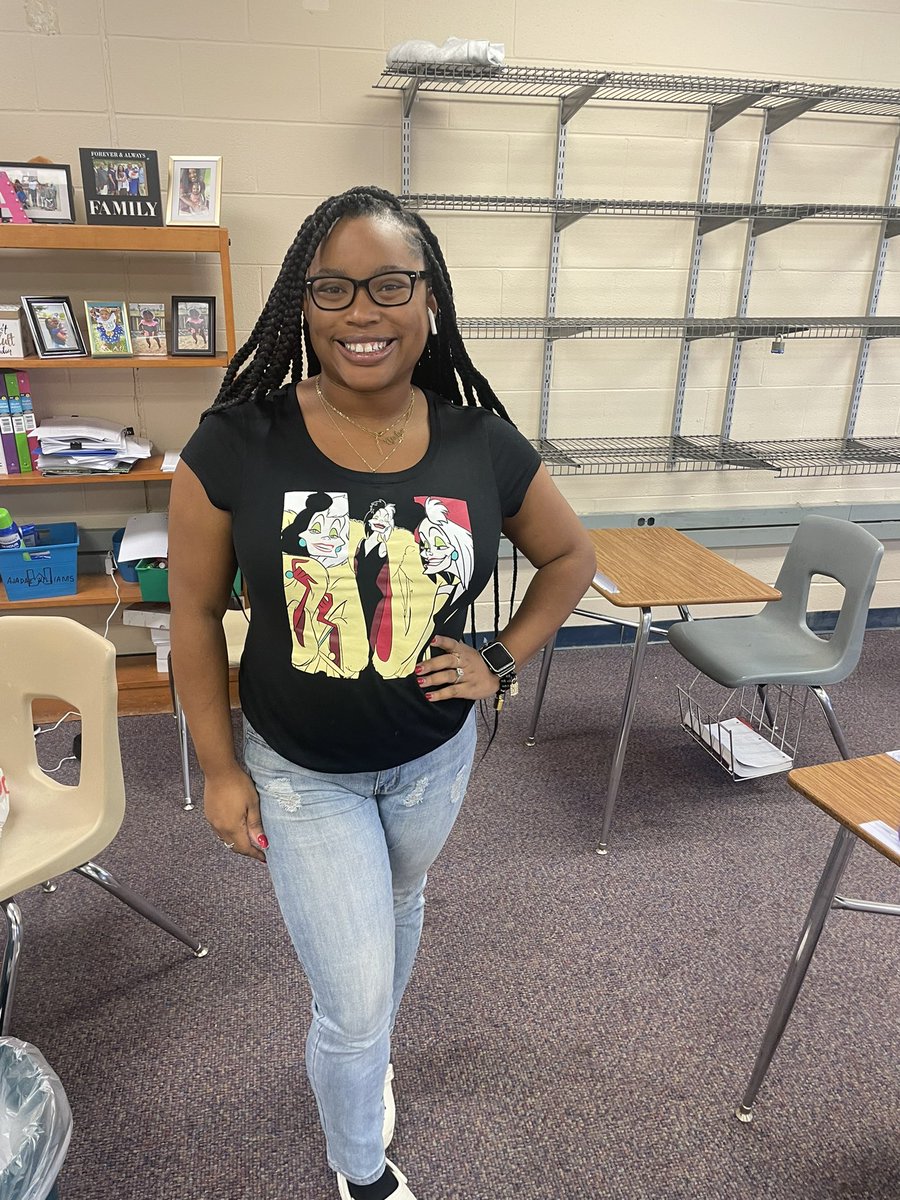 TigersNms's tweet photo. Was it a bird? A plane? Wait it’s Superman! Batman! Etc! Today was Superhero and Villain Day at NMS. #TigersRoar #Anewway2Roar https://t.co/fzTa7gJKmW