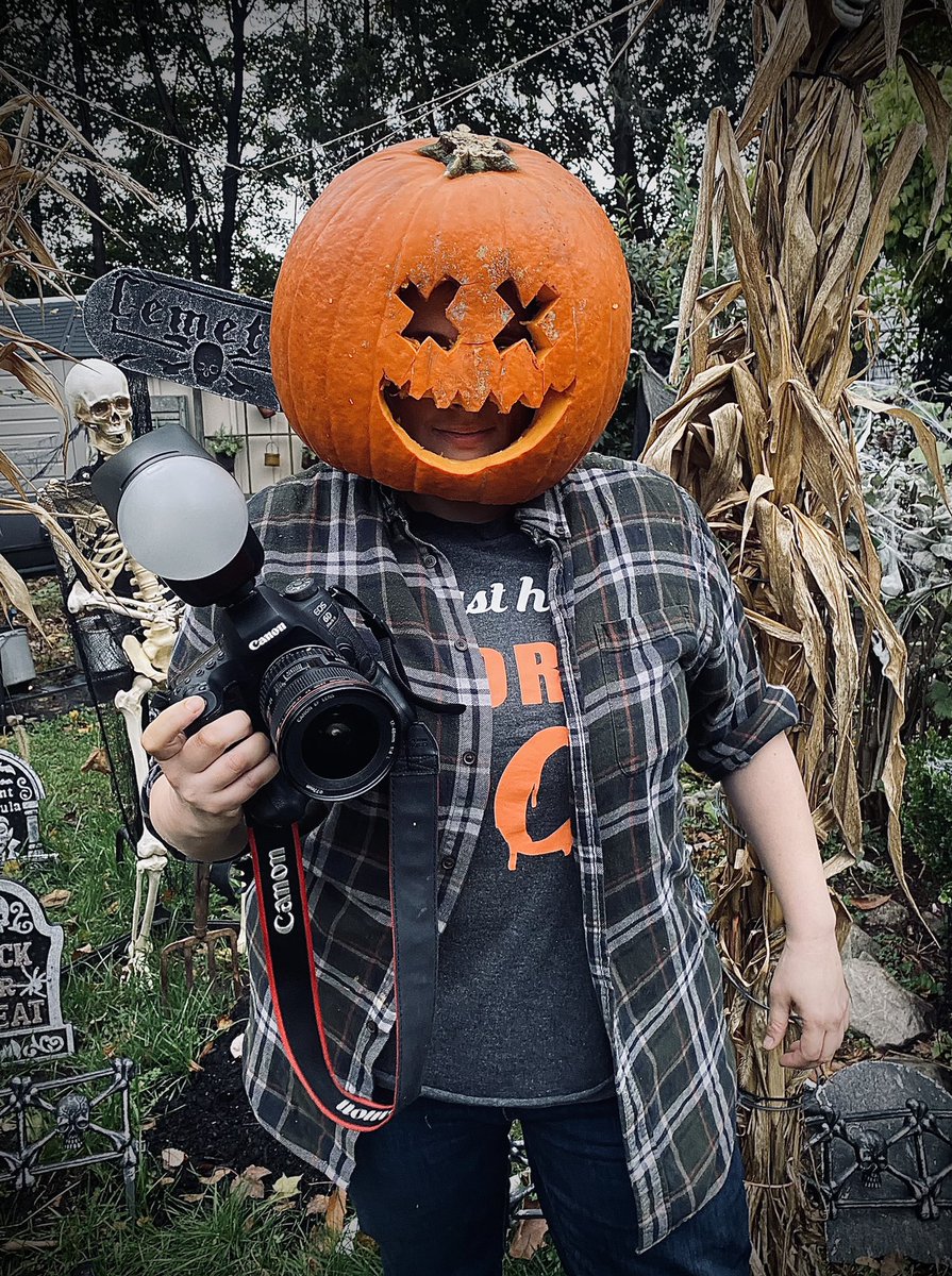 erinsummer's tweet photo. Pumpkin 🎃 head photo shoot trends continue. I have some awesome shots to show you. Check em out on my Instagram. #erinsummerstudios #pumpkinhead #pumpkinheadphotoshoot https://t.co/Y94FKsNdTu