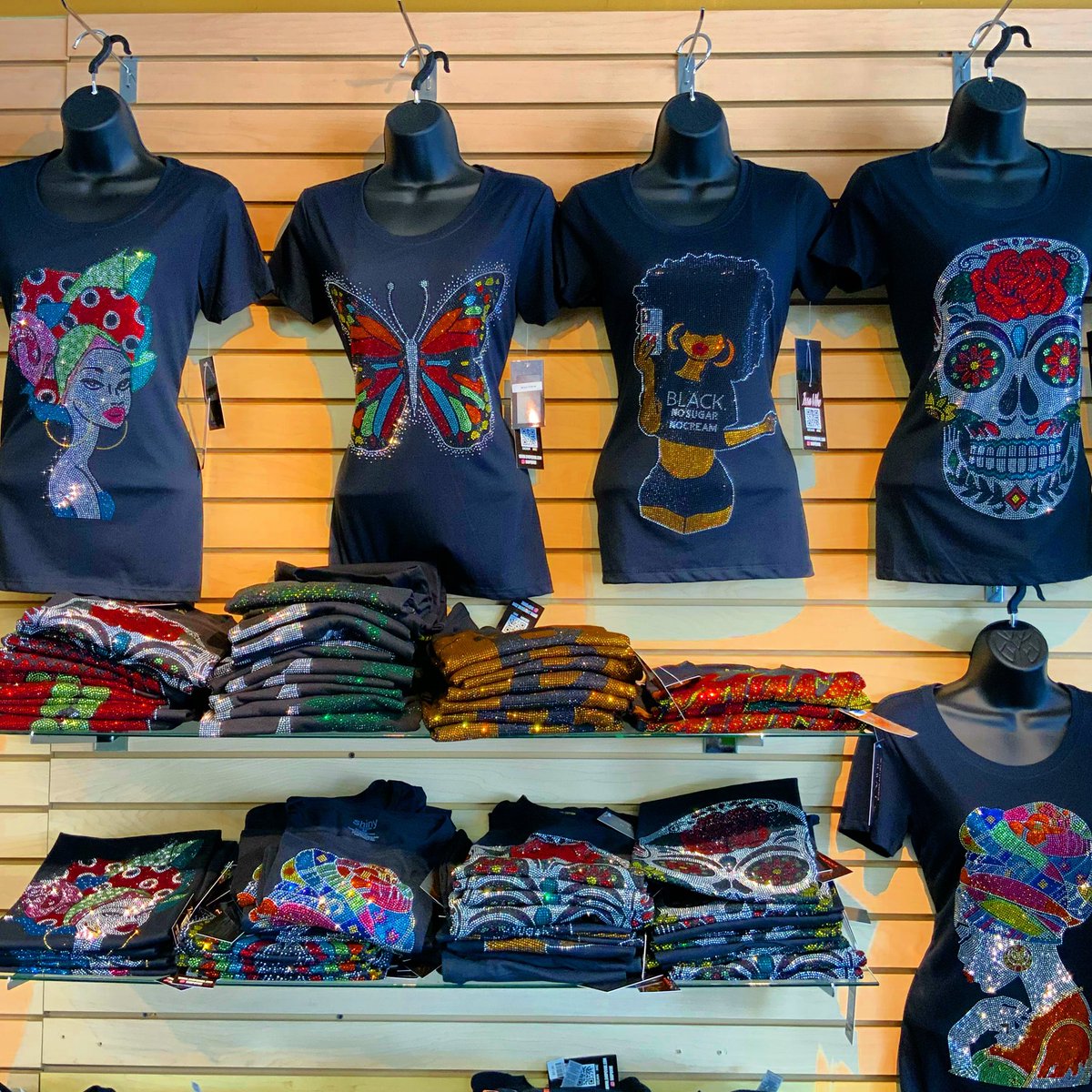 shopqvibe's tweet photo. Our bling✨ tees are very popular… which one do you want?!? 

🛍🛒✅ Shop ONLINE @ https://t.co/qtfeXXuwAM 

📍🚗💨 5436 Riverdale Rd, Riverdale, GA

🔥 ISSA whole VIBE ova HERE 🔥

💡@theswinkagency 

#blingtee #blingshirts #qvibeessentials #shopqvibe #issavibe https://t.co/TMIGQqbt21