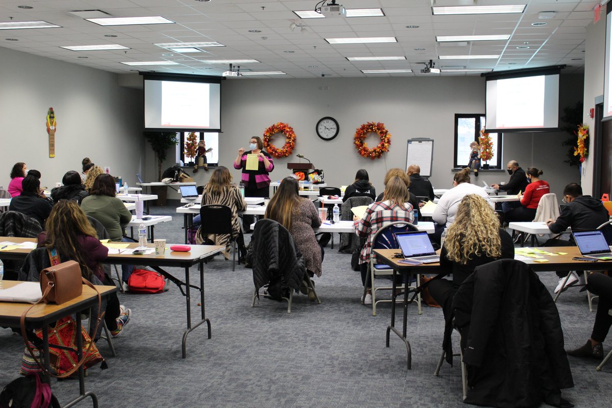 maywood89's tweet photo. D89 ESL Resource teachers, Instructional Coaches, and Academic Interventionists are led by Jen Jump in learning strategies and practices to support English language learners in Reading, Writing, Speaking and Listening.
#D89AlwaysLearning #D89Bilingual https://t.co/rPf92wd0lp