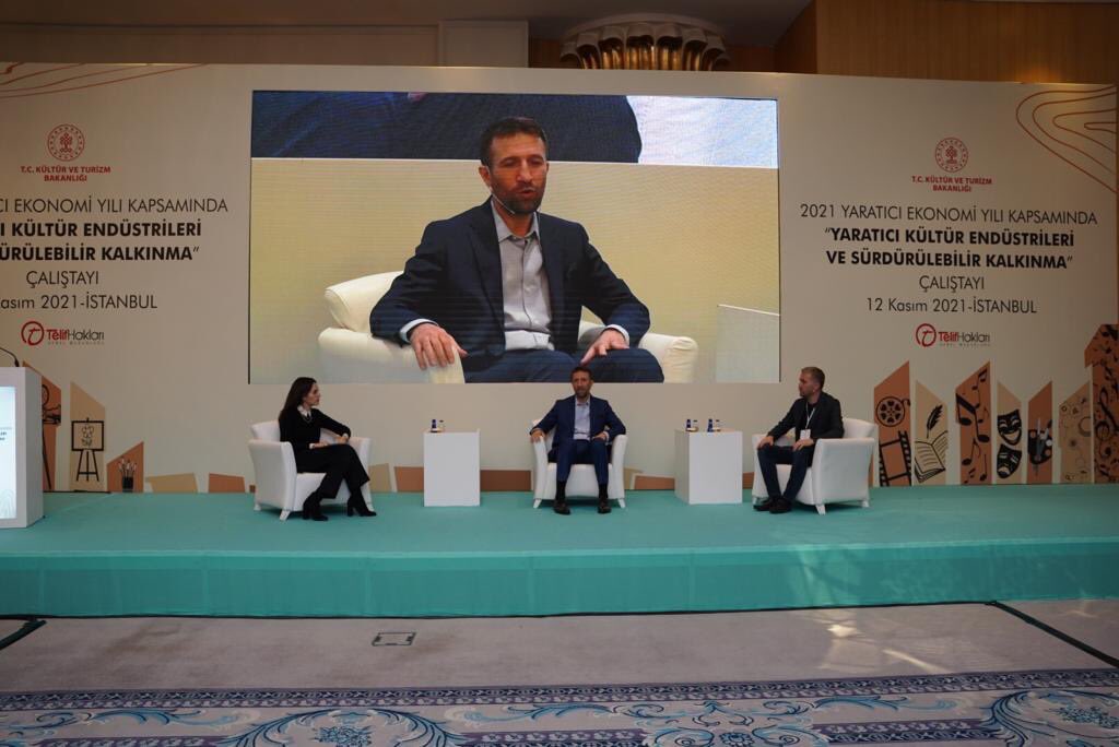 📌 “Yaratıcı Kültür Endüstrilerinde Girişimcilik ve Kuluçka Merkezleri”, “Medyada Kültürel İçerik” ve “Türkiye’de Dijital Oyun Endüstrisi ve Dış Ticarete Etkisi” oturumlarında yaratıcı kültür endüstrilerinin sürdürülebilir büyümeye katkısının artırılmasının önemine değinildi.