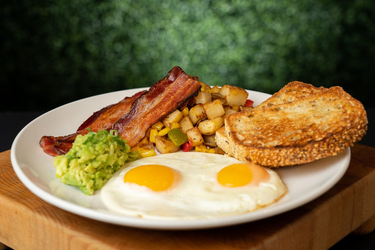 CanGOLF_Canmore's tweet image. Did you wake up late last weekend, only to find out you missed breakfast? Don&apos;t fret! At CanGOLF we&apos;ve got your weekend plans, and your breakfast, covered! Join us during daytime hours between 11am and 4pm for all day breakfast and 15% off sim use. #fun4everyone #cangolfcanmore