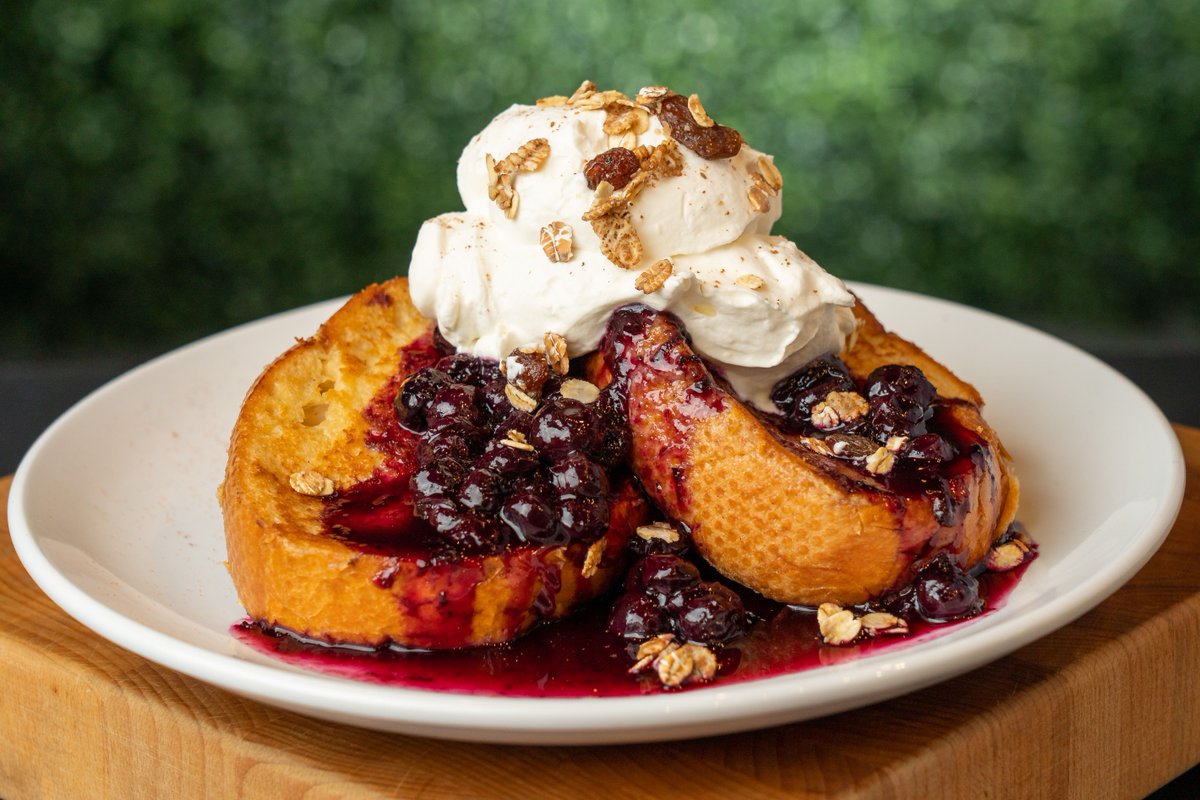 CanGOLF_Canmore's tweet image. Did you wake up late last weekend, only to find out you missed breakfast? Don&apos;t fret! At CanGOLF we&apos;ve got your weekend plans, and your breakfast, covered! Join us during daytime hours between 11am and 4pm for all day breakfast and 15% off sim use. #fun4everyone #cangolfcanmore