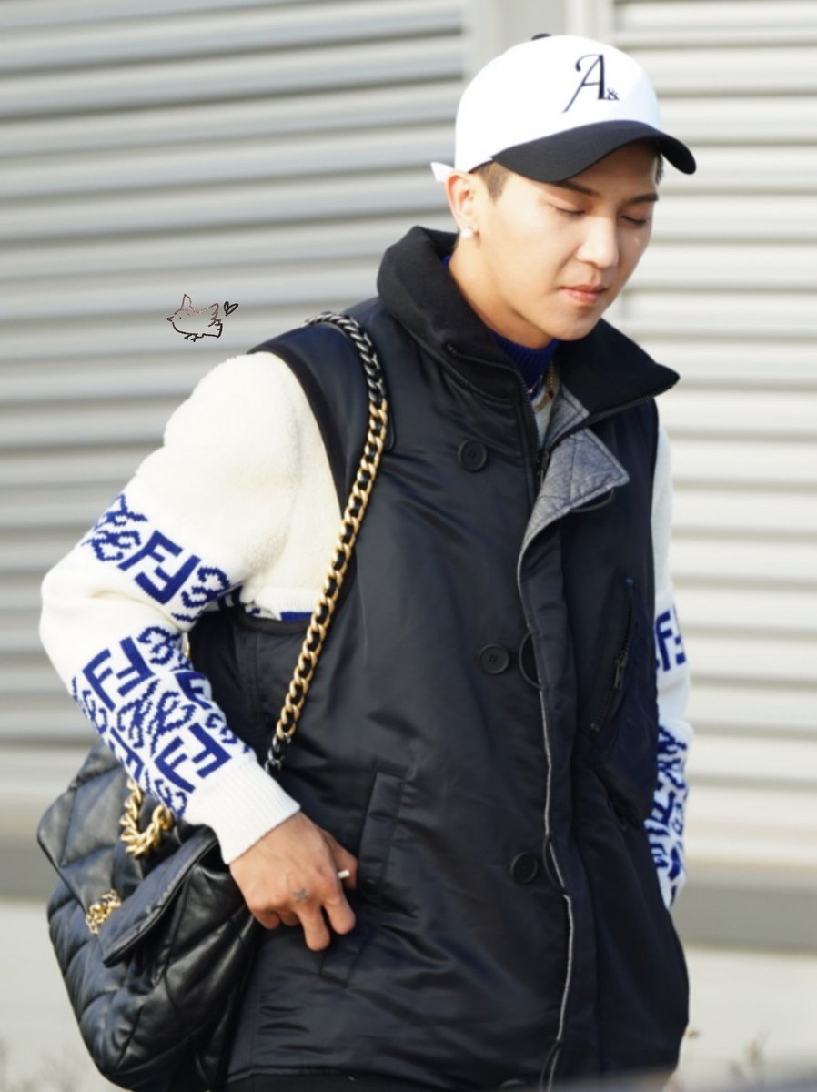 bluebird930330's tweet photo. 211112 

쌍커풀 유죄😭 

#MINO #WINNER #송민호 #위너 https://t.co/lEi2psV8wV