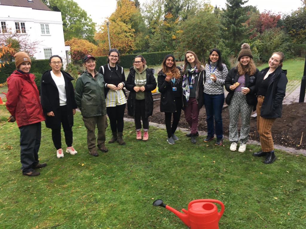 MECCambridge's tweet photo. This week we held our first Planting Day in College. Students came to destress by sowing some spinach seeds, snacking on tea and biscuits, and chatting with the gardeners. We hope to hold another one soon! βΊοΈ π± πͺ
#DomeIsHome #Medwards #CambridgeUniversity #Gardening https://t.co/hi8nC05ahf